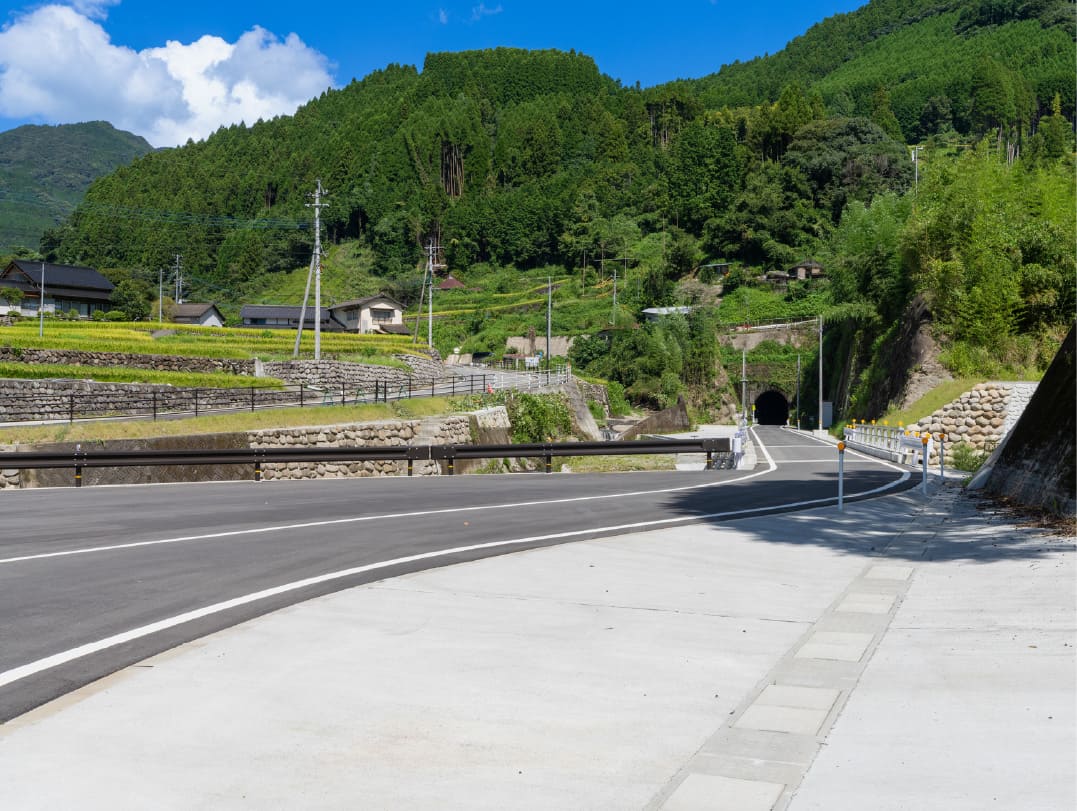 人と街をつなぐ、安全・快適な道路を目指して。