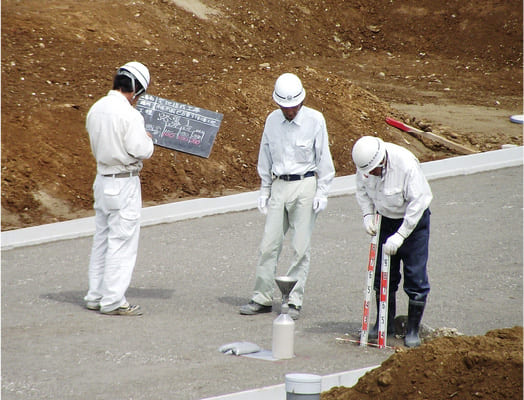 人と街をつなぐ、安全・快適な道路を目指して。