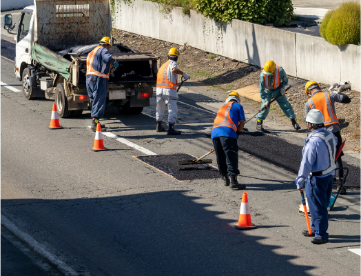 人と街をつなぐ、安全・快適な道路を目指して。